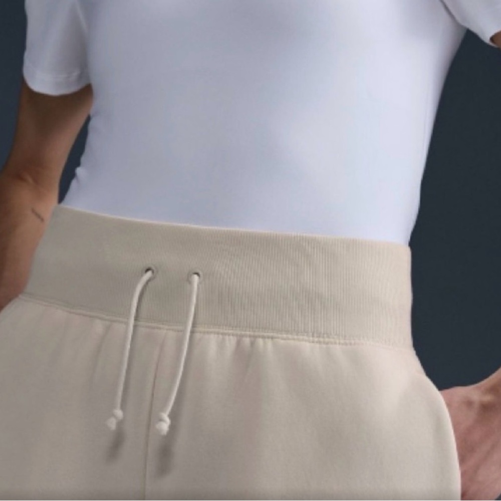 Nike New With Tags XL Tennis Women's Cream Shorts - Picture 6 of 11